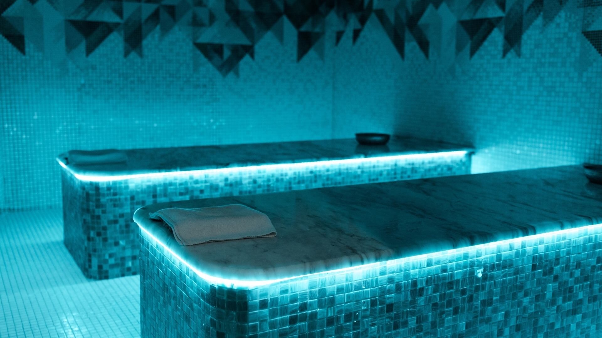 Hammam impreziosito da led blu