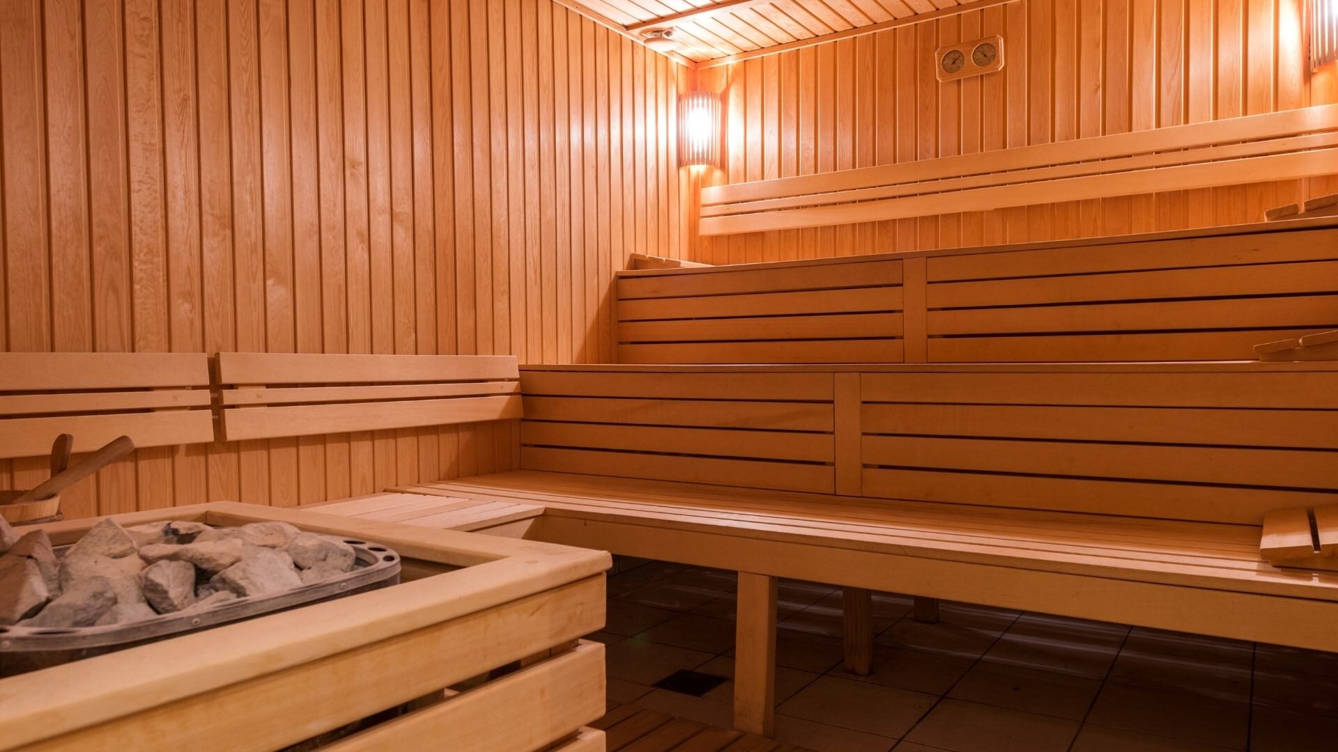 Sauna finlandese in legno chiaro